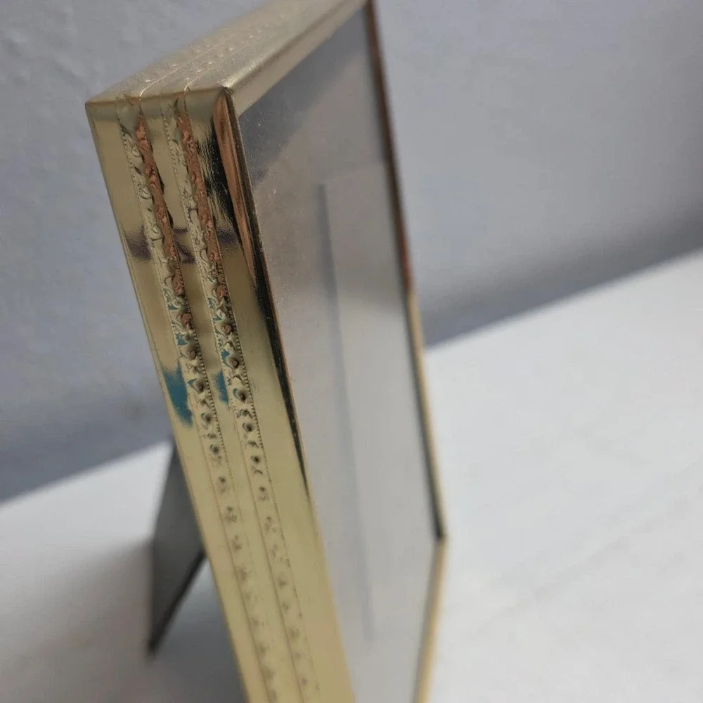 Vintage Gold Tone Thick Metal Single Picture Frame Ornate Desktop Stand 5 x 7 in